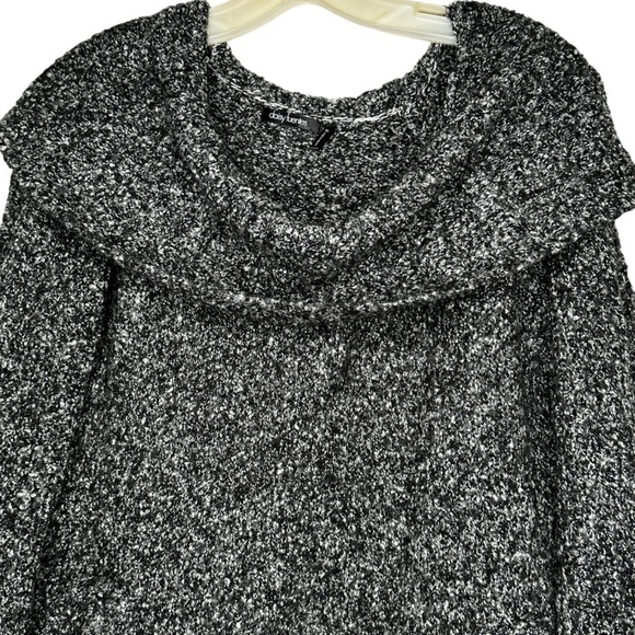 Daisy Fuentes Sweater with Pockets - Picture 2 of 7